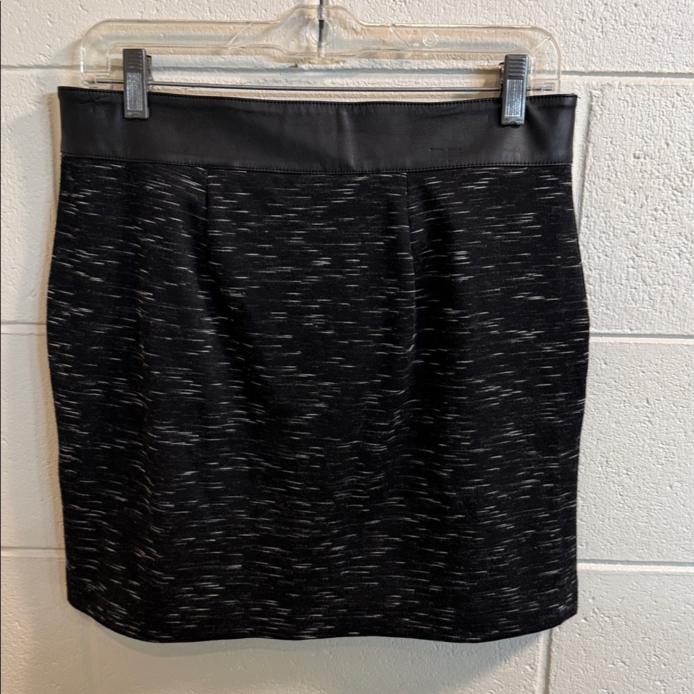 Rock & Republic Textured Black Mini Skirt with Silver Zippers size small - Picture 3 of 3